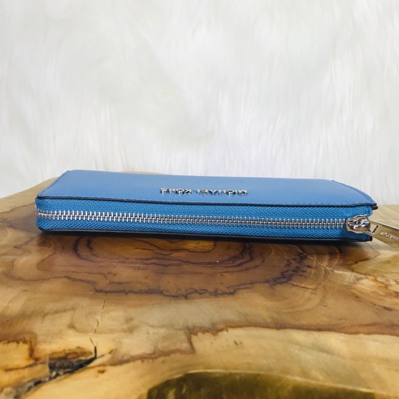 Michael Kors Jet Set Three Quarter Zip Wallet - Picture 5 of 8